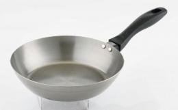 町工場の粋な鉄フライパン24cm
